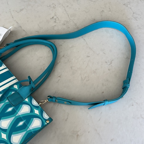 🩵Trina Turk Printed Large Tote🩵 - Picture 10 of 16